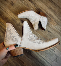 Load image into Gallery viewer, Cream Booties