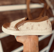 Load image into Gallery viewer, Brown Slip-on Sneakers
